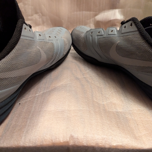 Nike kobe's low top basketball sneakers size 11 grey purple silver casual shoe. - Picture 5 of 13